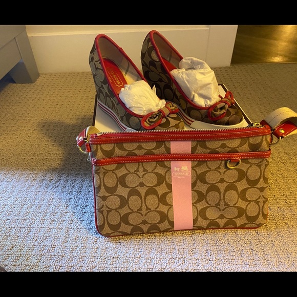Shoes and a bag - Picture 2 of 4